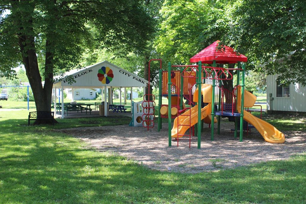 Havelock City Park shelter and playground