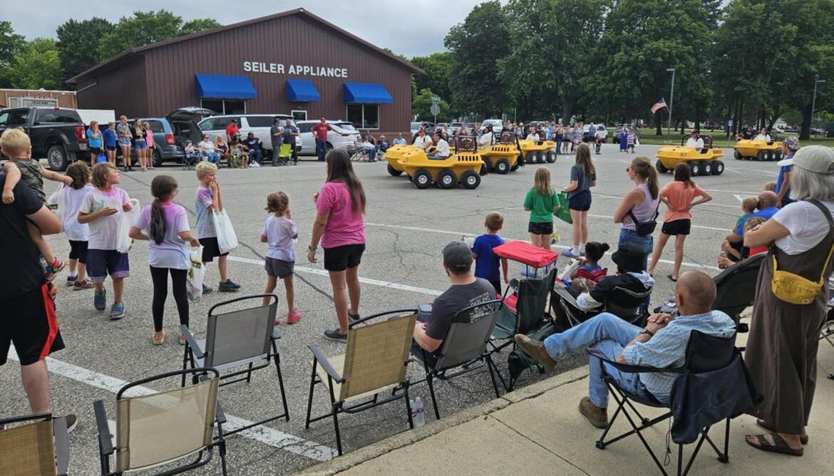 Heritage Days Parade aspect ratio 350 200