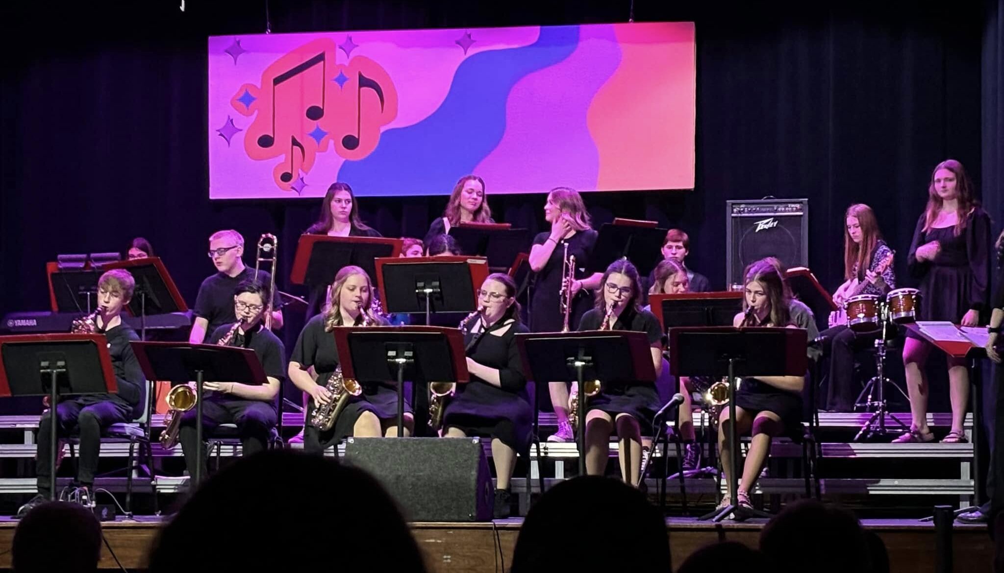 Swing Show aspect ratio 350 200